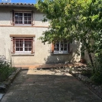 Opportunité immobilière à Leguevin avec deux maisons et garages à rénover