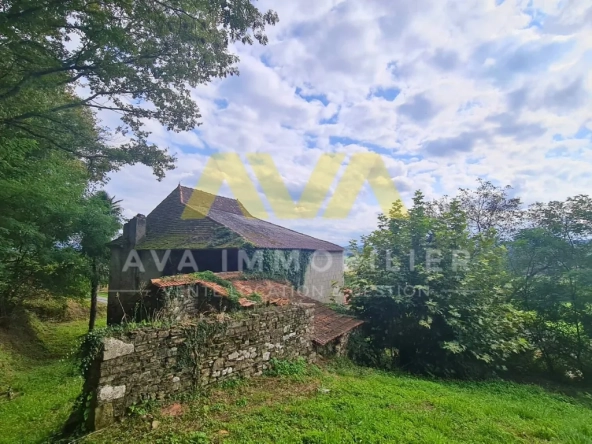 Maison à rénover de 131 m² avec grand terrain à Navarrenx