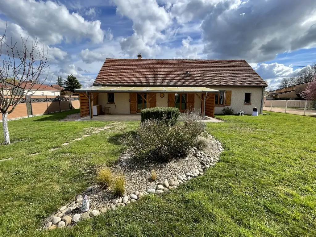 Maison de plain-pied à Vendat avec jardin et garage - 3 chambres