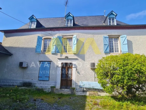 Très belle maison de maître avec dépendances et terrains à Navarrenx