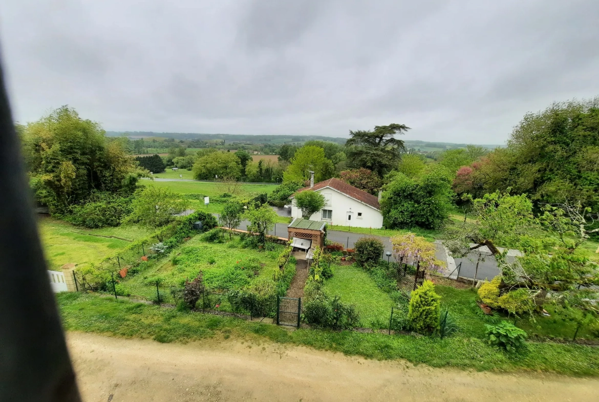 Maison de ville à Monségur avec vue dégagée – Idéal premier achat ou investissement 