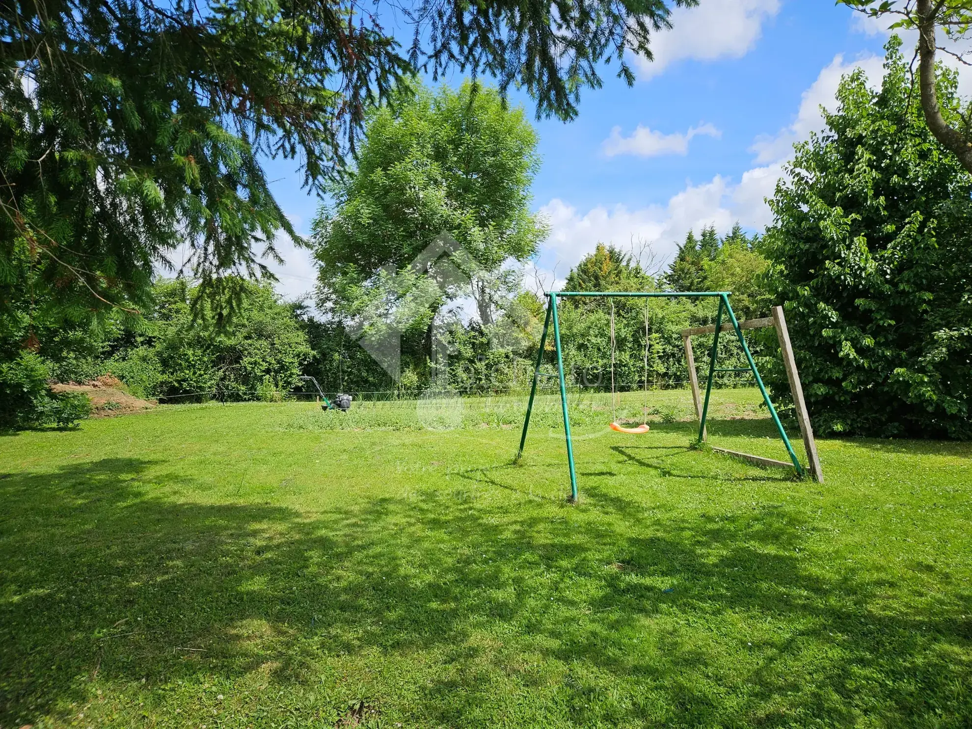 Maison authentique de 145m² à Lapalisse avec terrasses et garage 