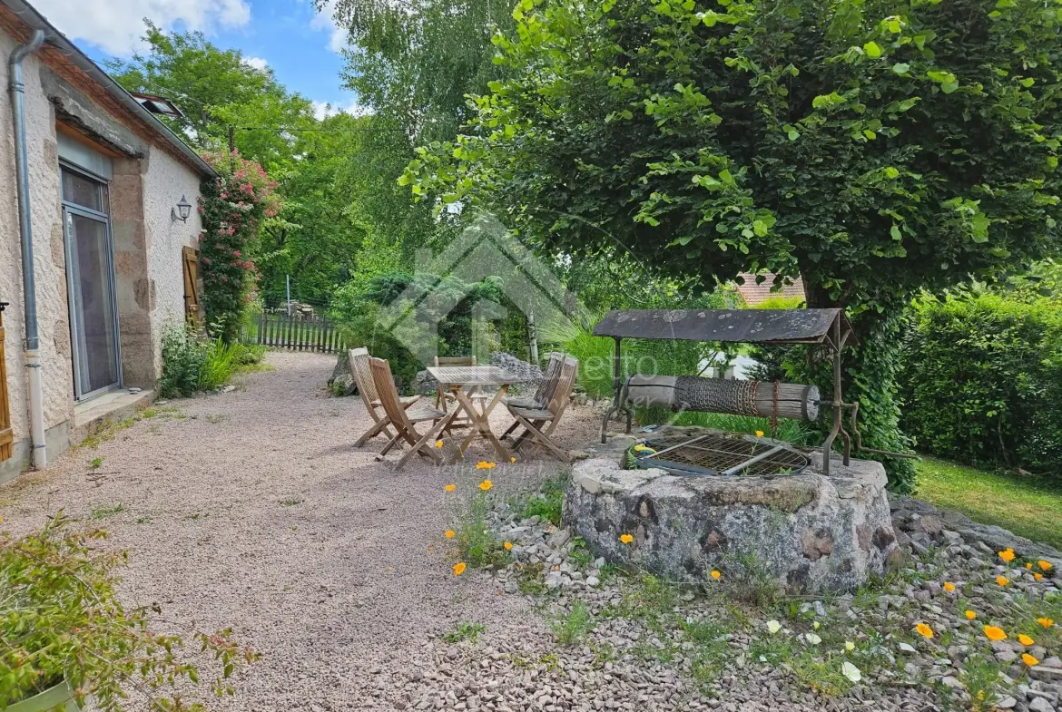 Maison authentique de 145m² à Lapalisse avec terrasses et garage 