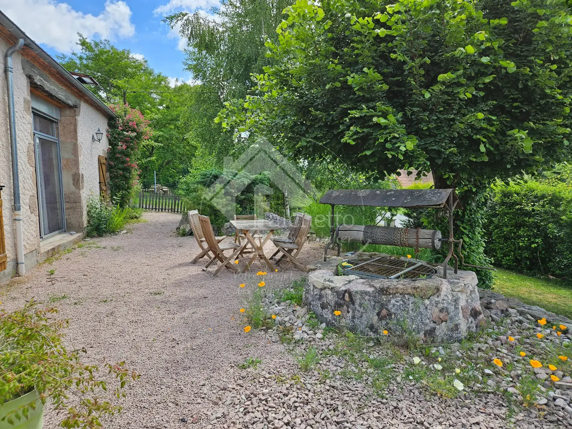 Maison authentique de 145m² à Lapalisse avec terrasses et garage 