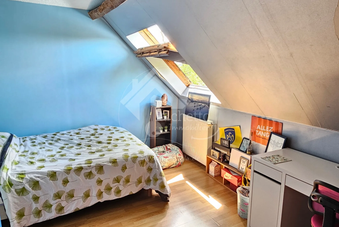 Maison authentique de 145m² à Lapalisse avec terrasses et garage 