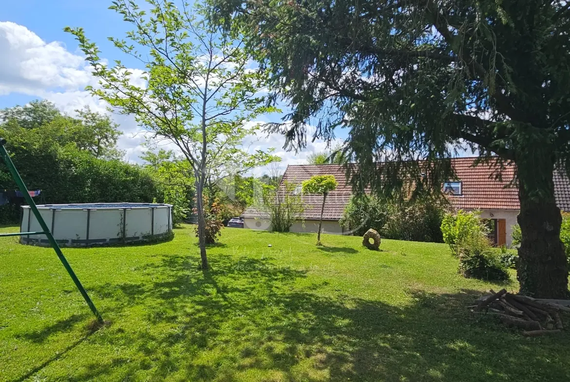 Maison authentique de 145m² à Lapalisse avec terrasses et garage 