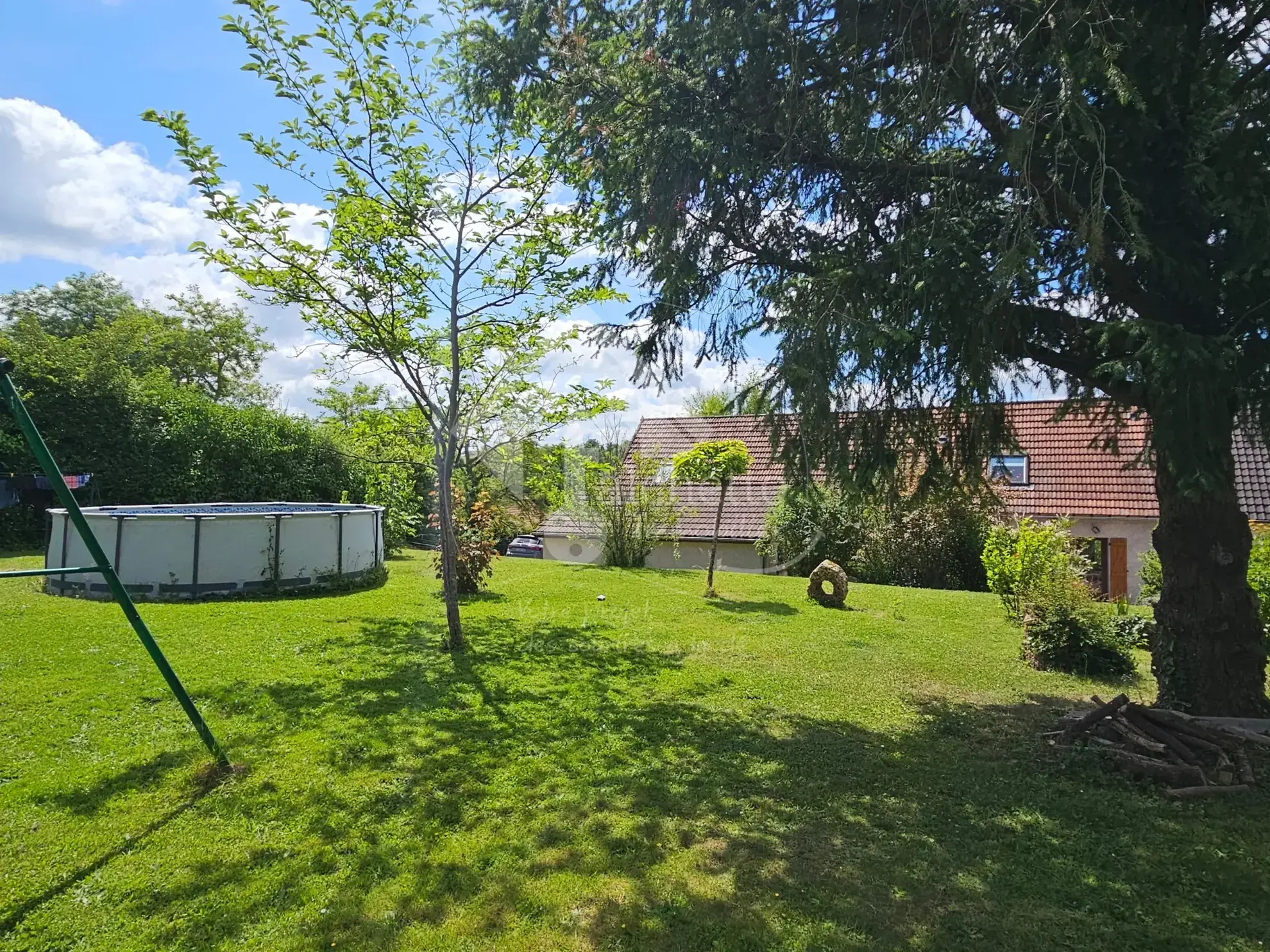 Maison authentique de 145m² à Lapalisse avec terrasses et garage 