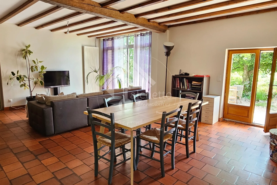 Maison authentique de 145m² à Lapalisse avec terrasses et garage 