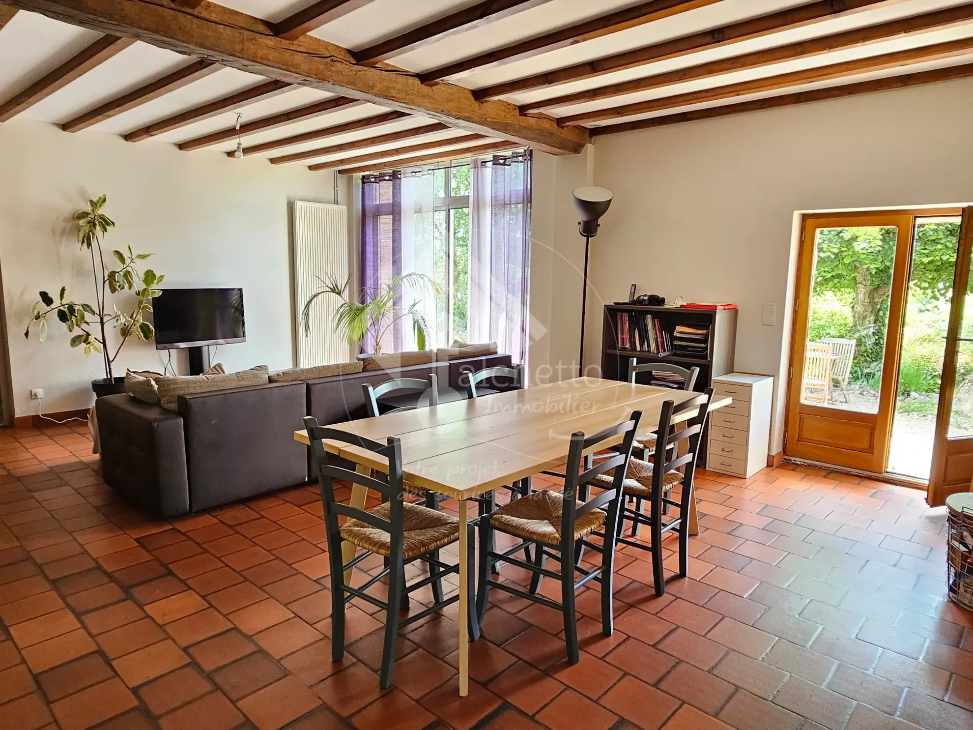 Maison authentique de 145m² à Lapalisse avec terrasses et garage 