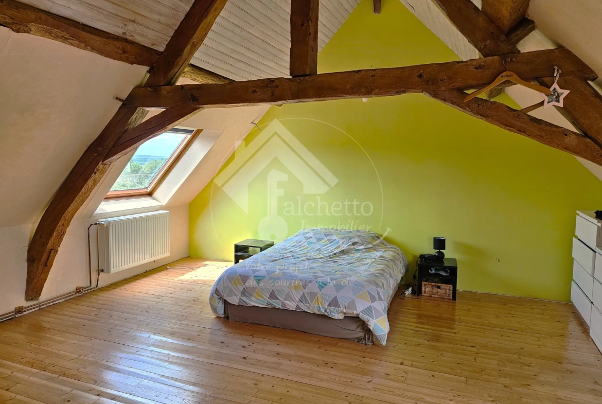 Maison authentique de 145m² à Lapalisse avec terrasses et garage 
