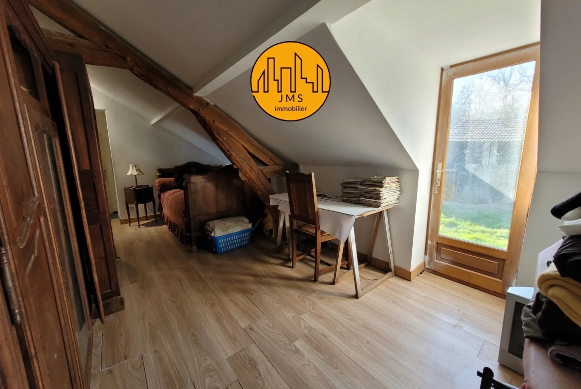 Ferme à vendre à Châtel-de-Neuvre avec 6 hectares, maison et potentiel rural exceptionnel 