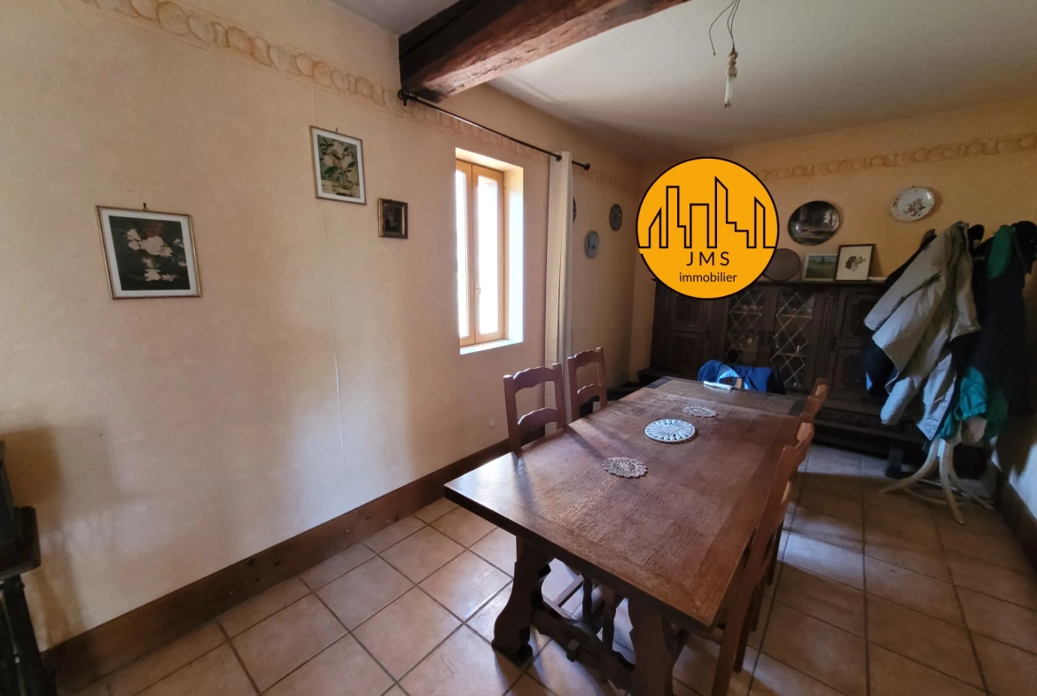 Ferme à vendre à Châtel-de-Neuvre avec 6 hectares, maison et potentiel rural exceptionnel 