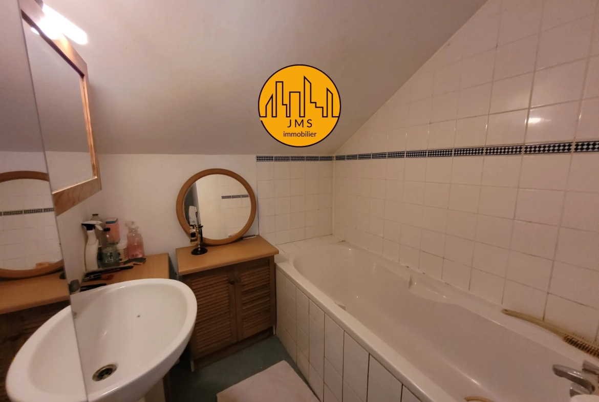 Ferme à vendre à Châtel-de-Neuvre avec 6 hectares, maison et potentiel rural exceptionnel 