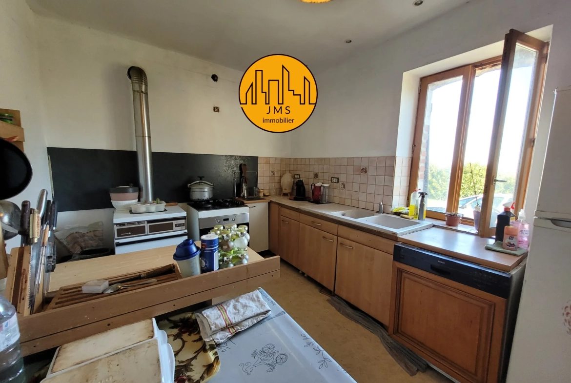 Ferme à vendre à Châtel-de-Neuvre avec 6 hectares, maison et potentiel rural exceptionnel 