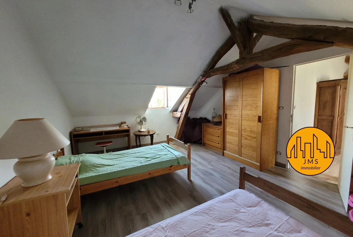 Ferme à vendre à Châtel-de-Neuvre avec 6 hectares, maison et potentiel rural exceptionnel 