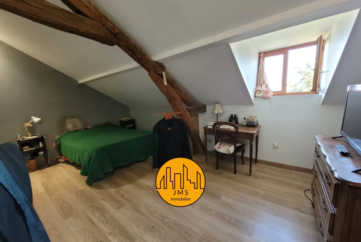 Ferme à vendre à Châtel-de-Neuvre avec 6 hectares, maison et potentiel rural exceptionnel 