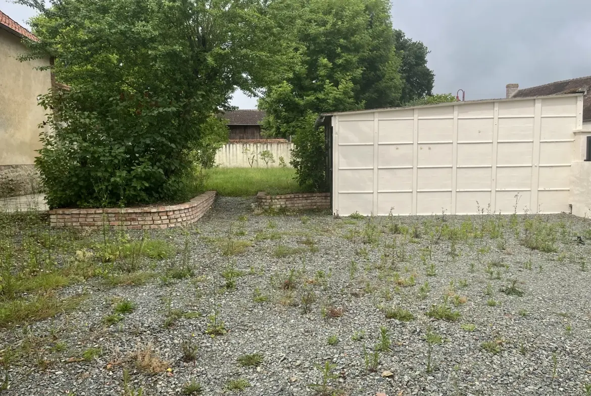 Maison de maître à vendre à Villeneuve en Perseigne – 184 m² avec garage et grenier aménageable 