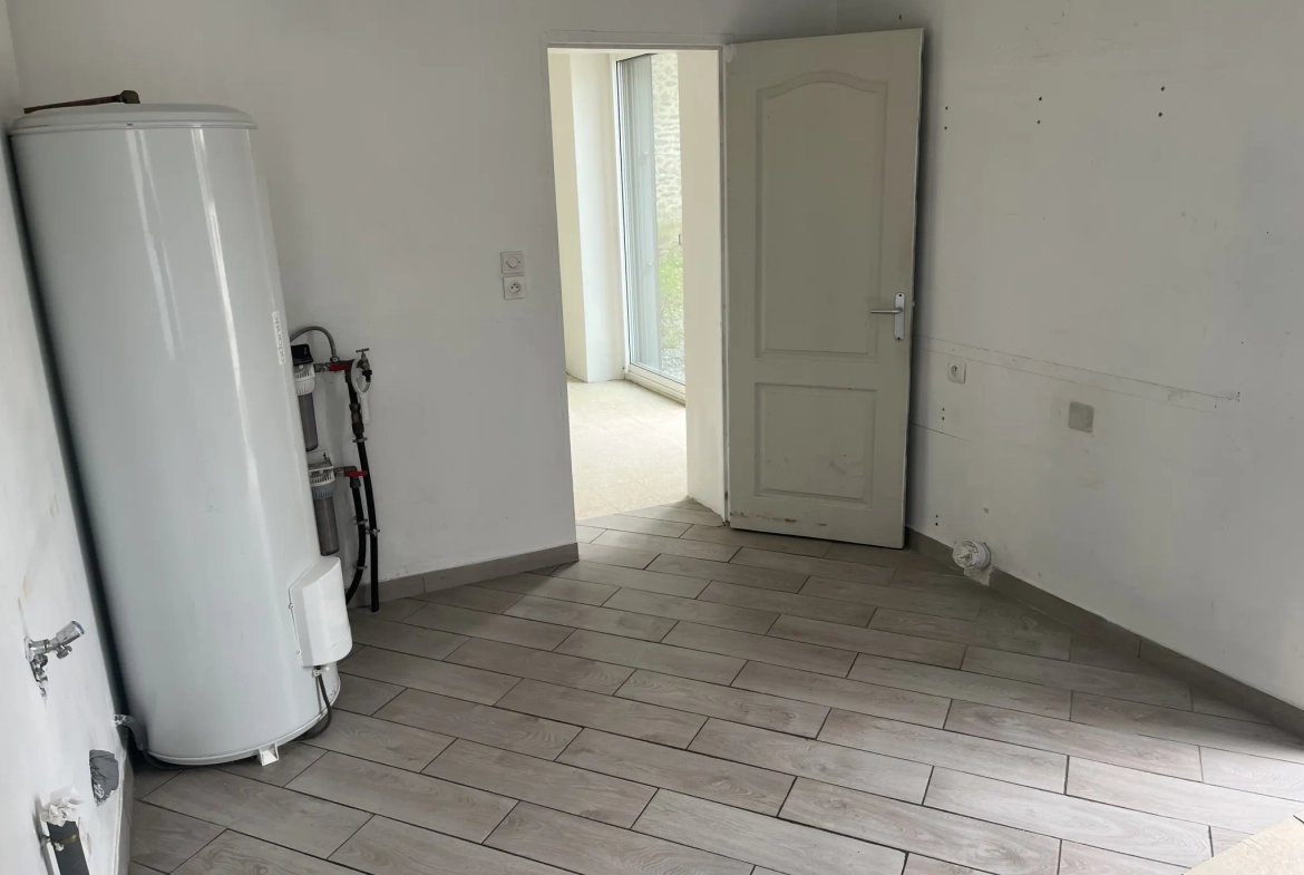 Maison de maître à vendre à Villeneuve en Perseigne – 184 m² avec garage et grenier aménageable 