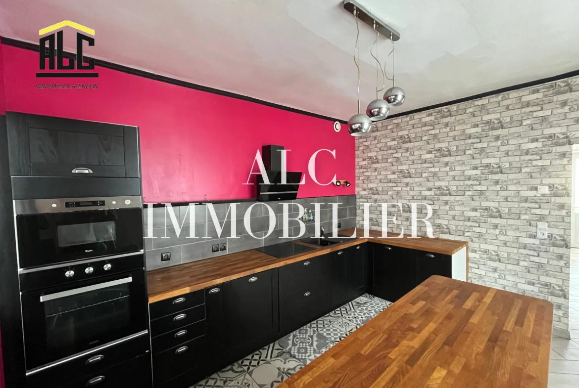 Maison de maître à vendre à Villeneuve en Perseigne – 184 m² avec garage et grenier aménageable 