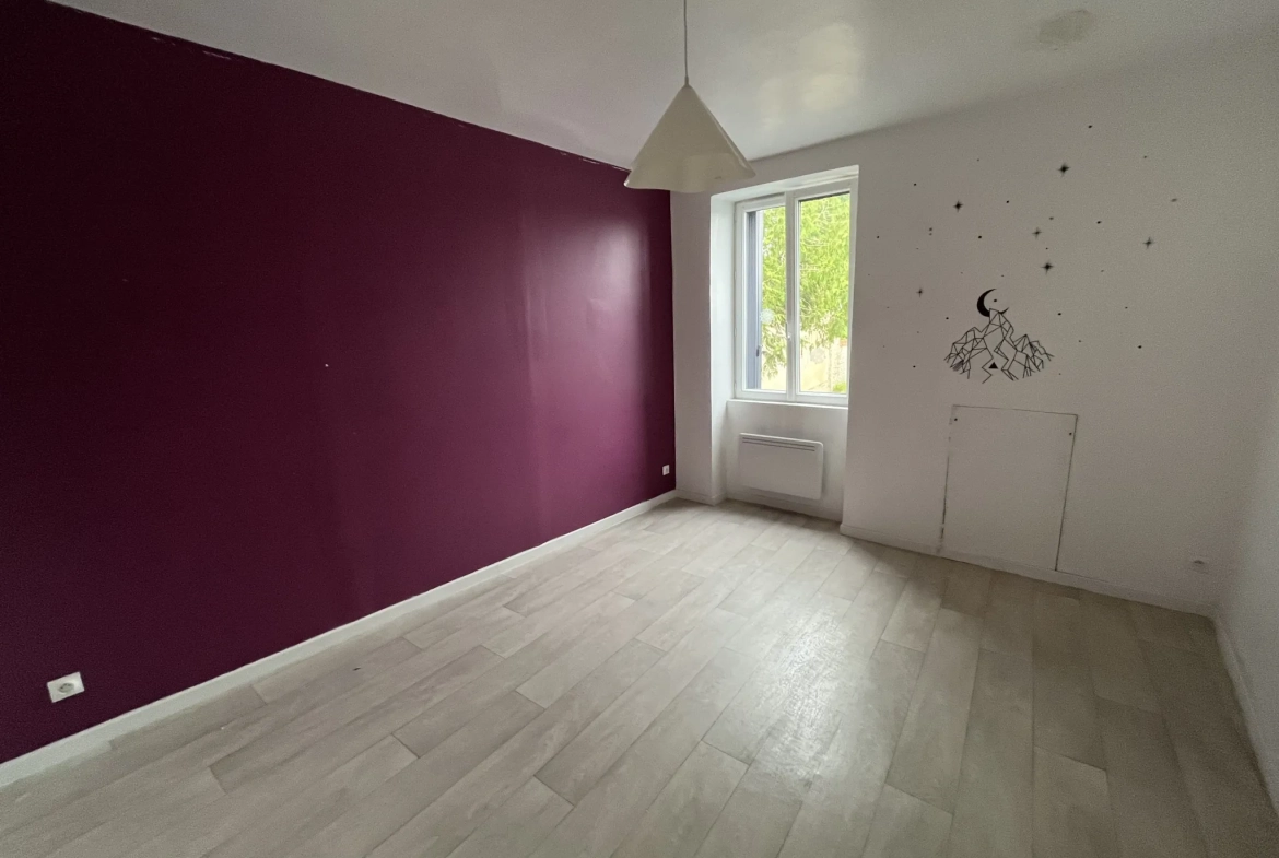 Maison de maître à vendre à Villeneuve en Perseigne – 184 m² avec garage et grenier aménageable 
