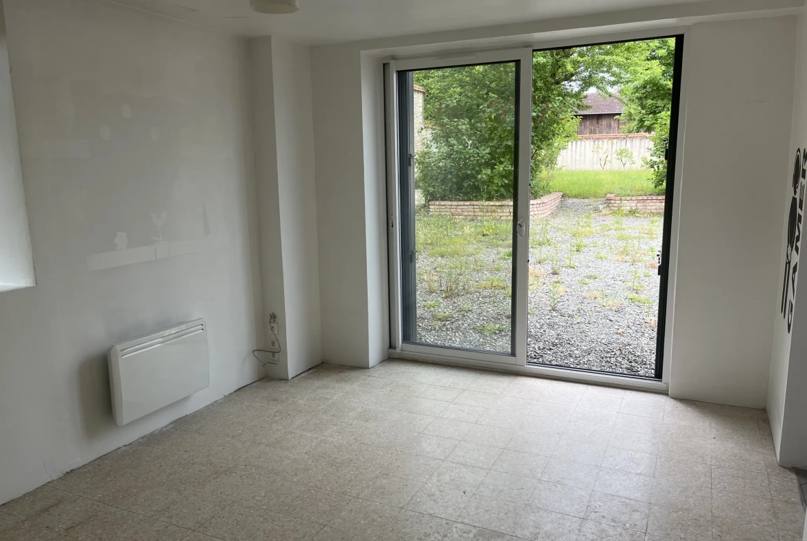 Maison de maître à vendre à Villeneuve en Perseigne – 184 m² avec garage et grenier aménageable 