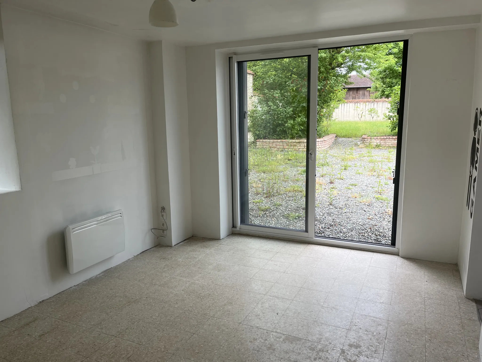 Maison de maître à vendre à Villeneuve en Perseigne – 184 m² avec garage et grenier aménageable 
