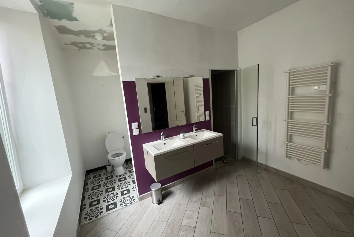 Maison de maître à vendre à Villeneuve en Perseigne – 184 m² avec garage et grenier aménageable 