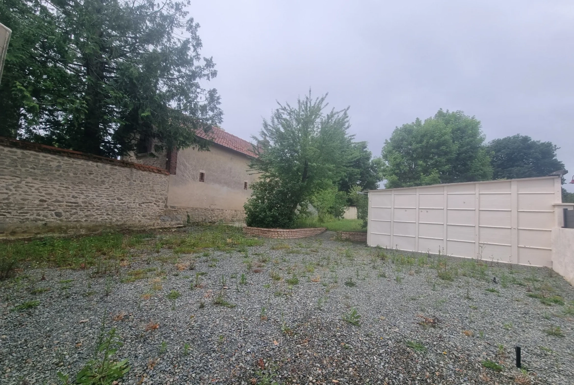 Maison de maître à vendre à Villeneuve en Perseigne – 184 m² avec garage et grenier aménageable 