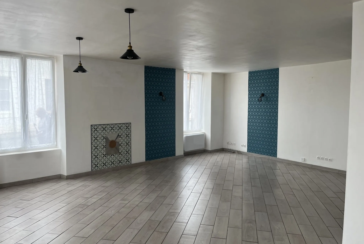 Maison de maître à vendre à Villeneuve en Perseigne – 184 m² avec garage et grenier aménageable 