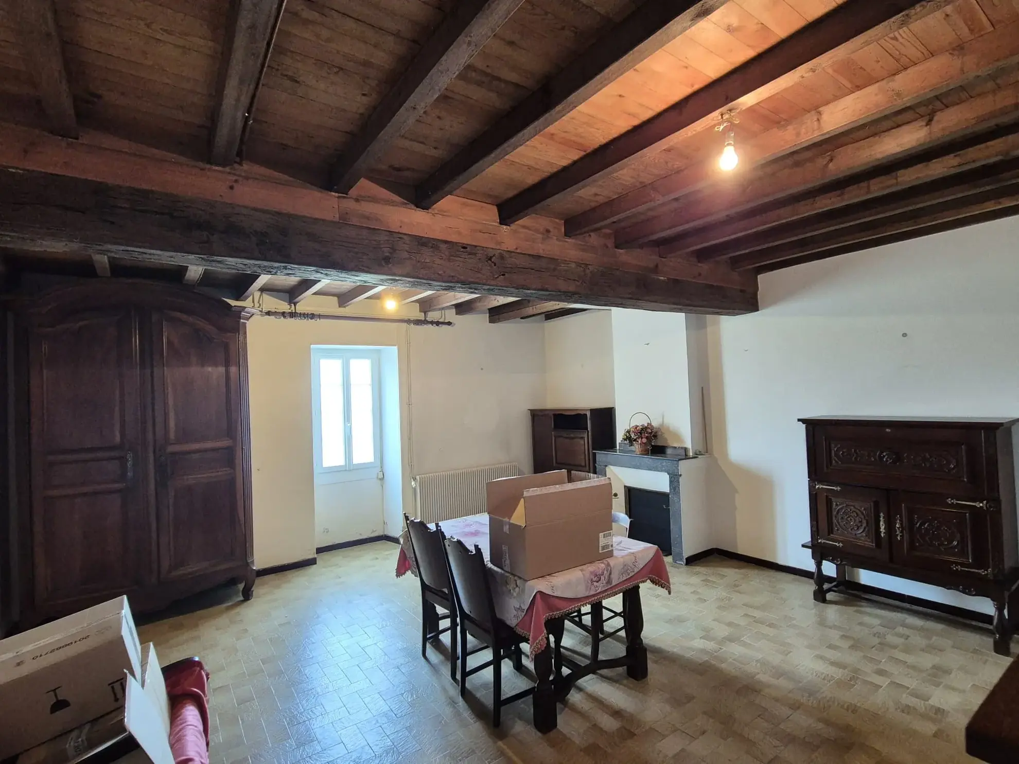 Spacieuse maison en pierre avec grand terrain et dépendances à Loubens 