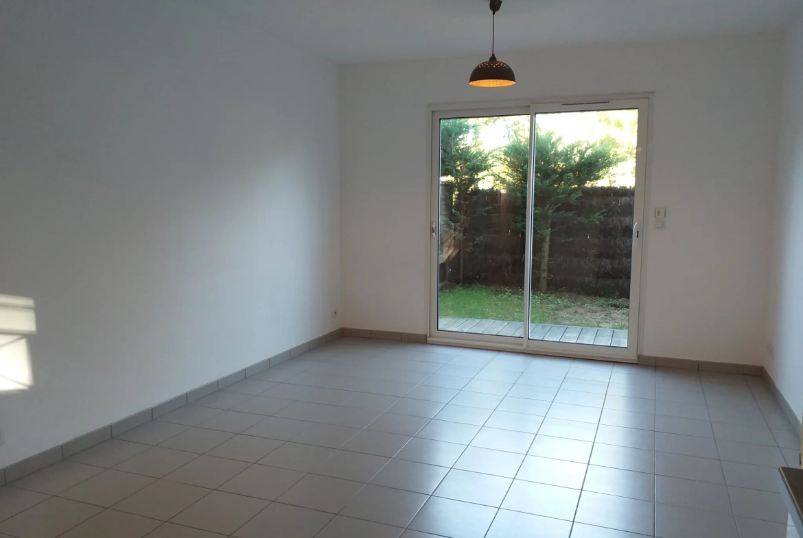 Appartement T1 à vendre à Grand Piquey, 30 m² avec terrasse et parking 