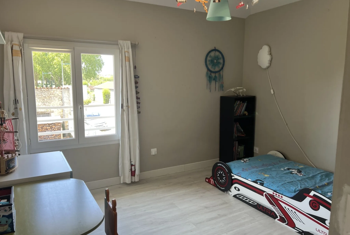 Maison en pierre rénovée à Saint Jean d’Hermine avec grand jardin et 4 chambres 