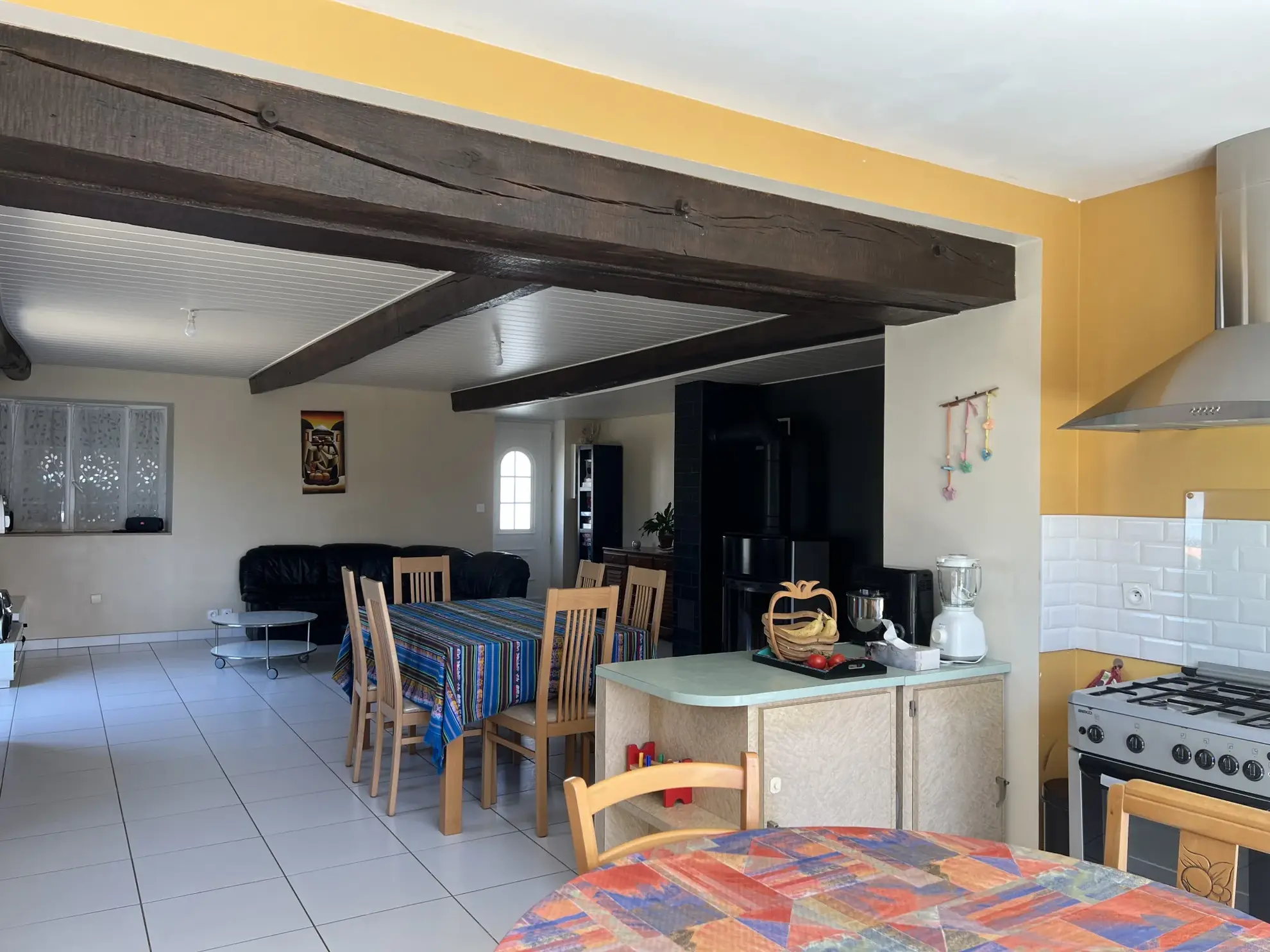 Maison en pierre rénovée à Saint Jean d’Hermine avec grand jardin et 4 chambres 