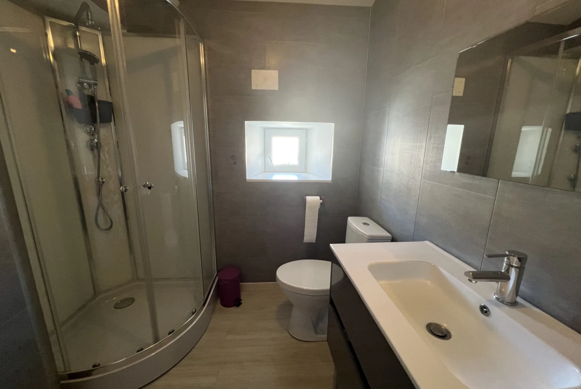Maison en pierre rénovée à Saint Jean d’Hermine avec grand jardin et 4 chambres 