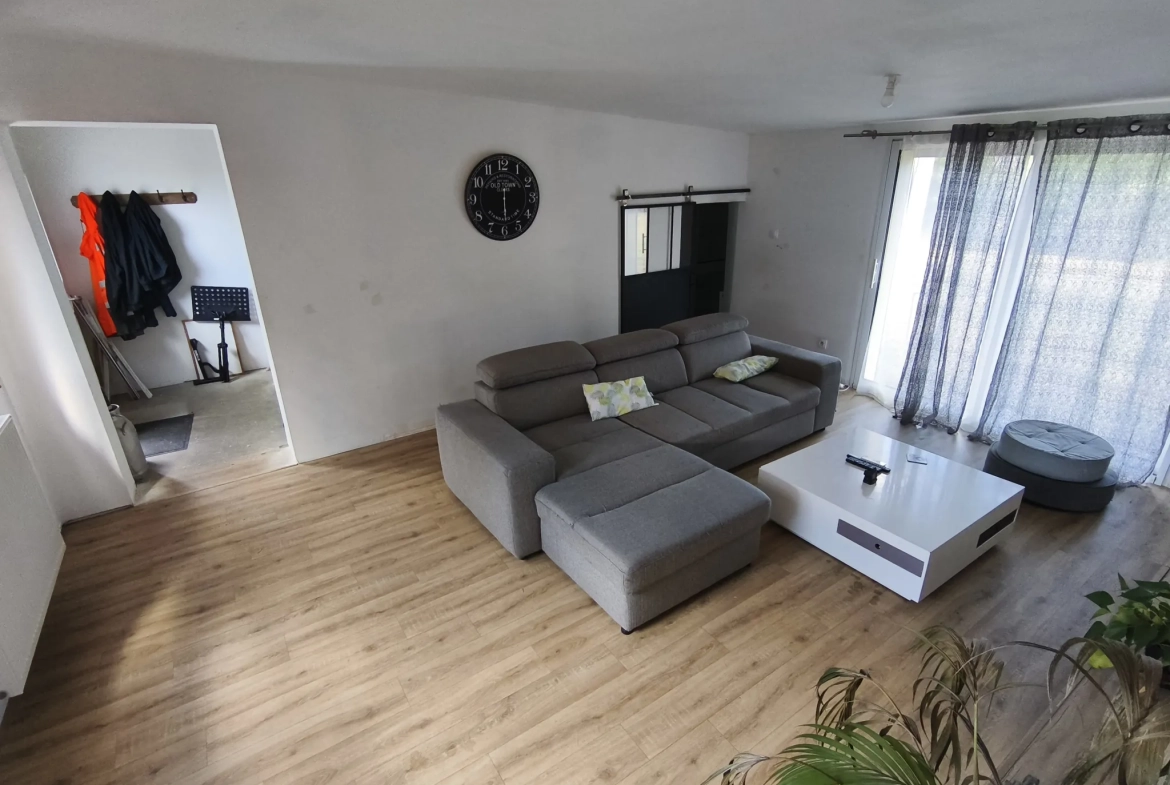 Charmante maison de 125 m² à La Suze-sur-Sarthe avec terrain arboré et garage 