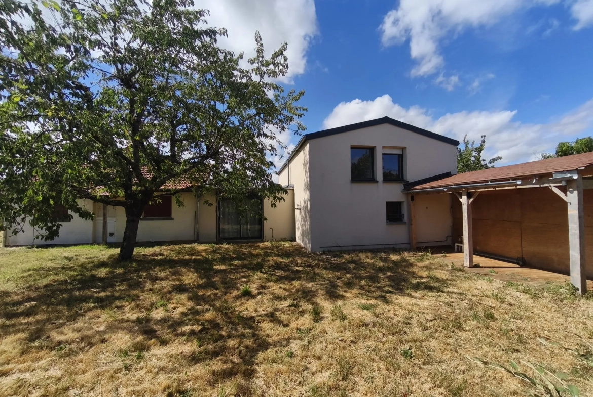 Charmante maison de 125 m² à La Suze-sur-Sarthe avec terrain arboré et garage 