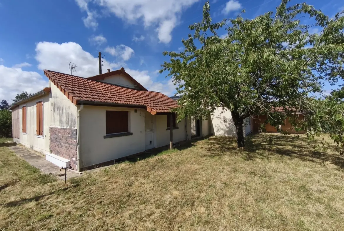 Charmante maison de 125 m² à La Suze-sur-Sarthe avec terrain arboré et garage 