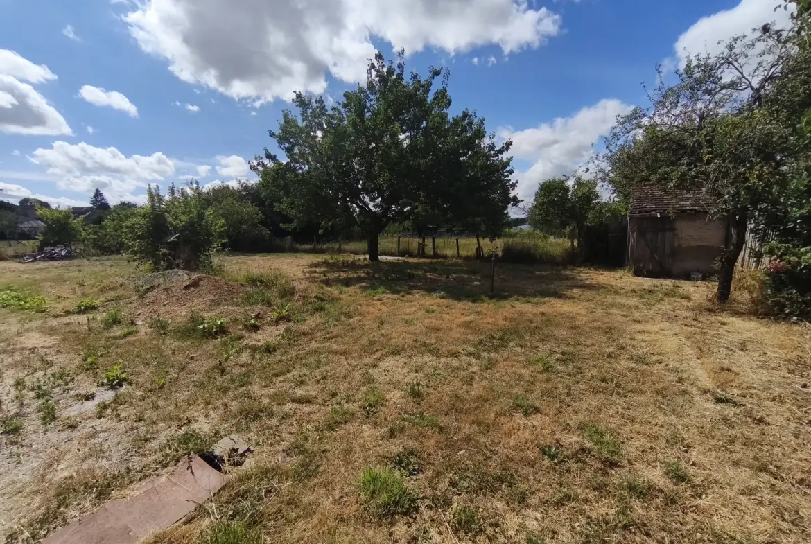 Charmante maison de 125 m² à La Suze-sur-Sarthe avec terrain arboré et garage 