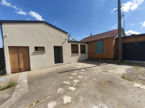Charmante maison de 125 m² à La Suze-sur-Sarthe avec terrain arboré et garage