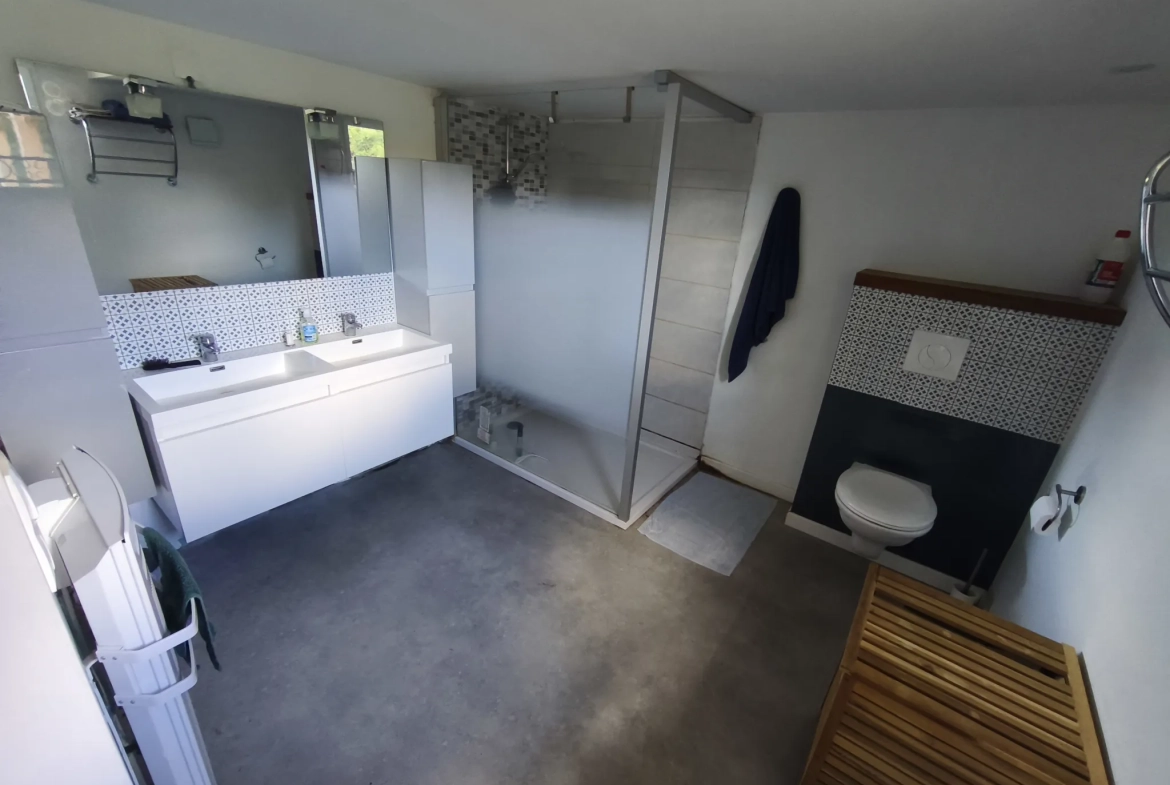 Charmante maison de 125 m² à La Suze-sur-Sarthe avec terrain arboré et garage 