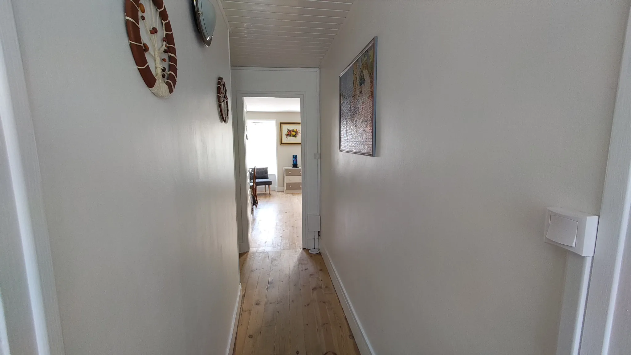 Maison de bourg rénovée de 96 m² avec cour et garage à Saint-Germain-L'Herm 
