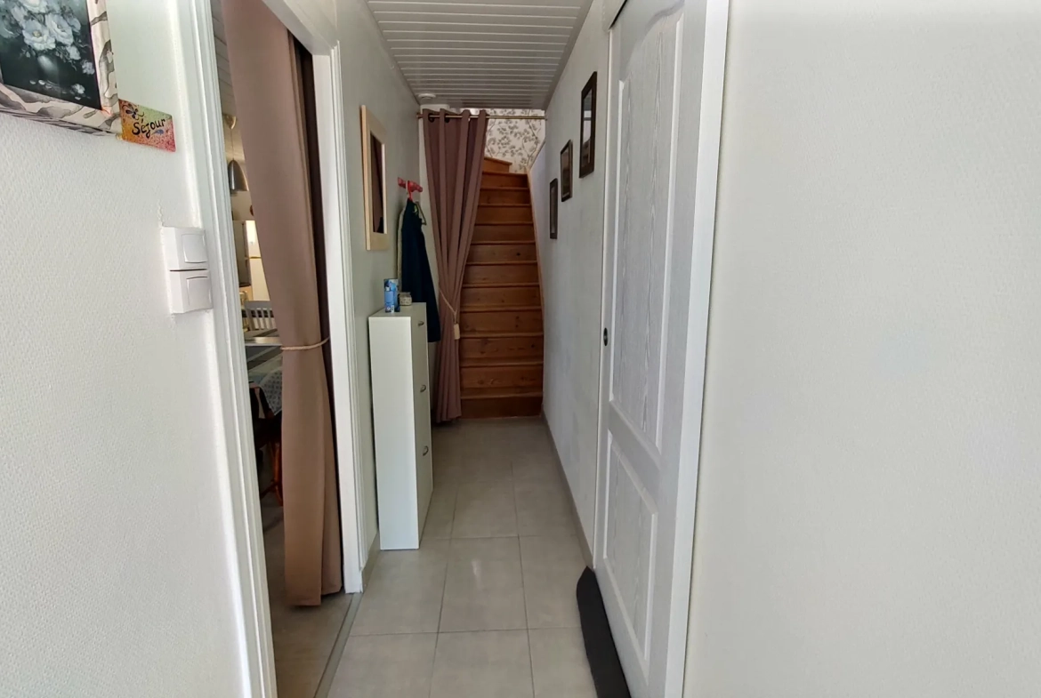Maison rénovée de 96 m² avec cour et garage à Saint-Germain-L'Herm 