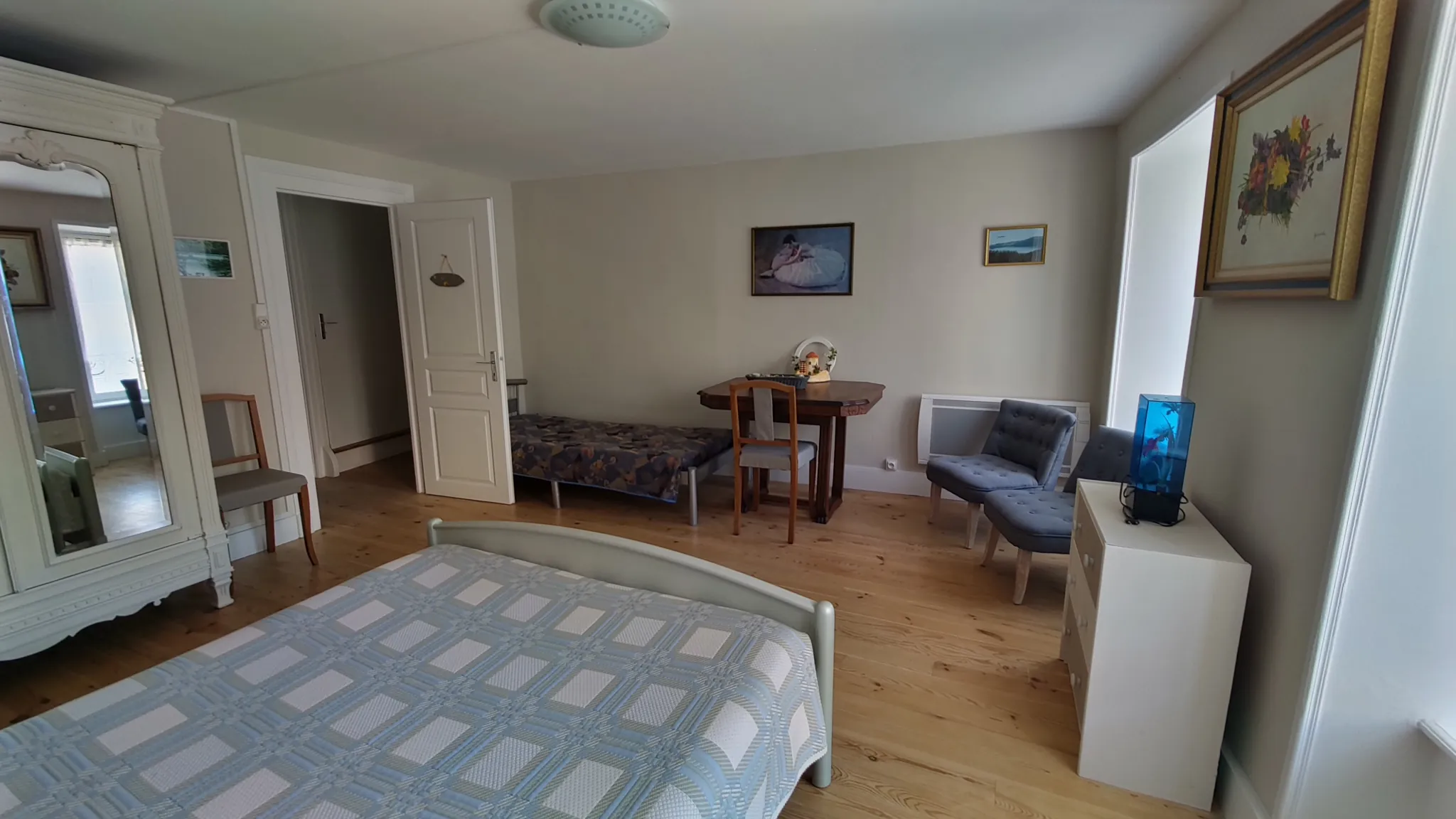 Maison rénovée de 96 m² avec cour et garage à Saint-Germain-L'Herm 