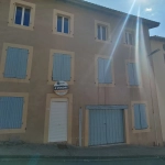 Maison rénovée de 96 m² avec cour et garage à Saint-Germain-L'Herm