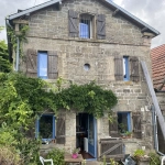 Ensemble immobilier à rénover avec dépendances à Royère de Vassivière