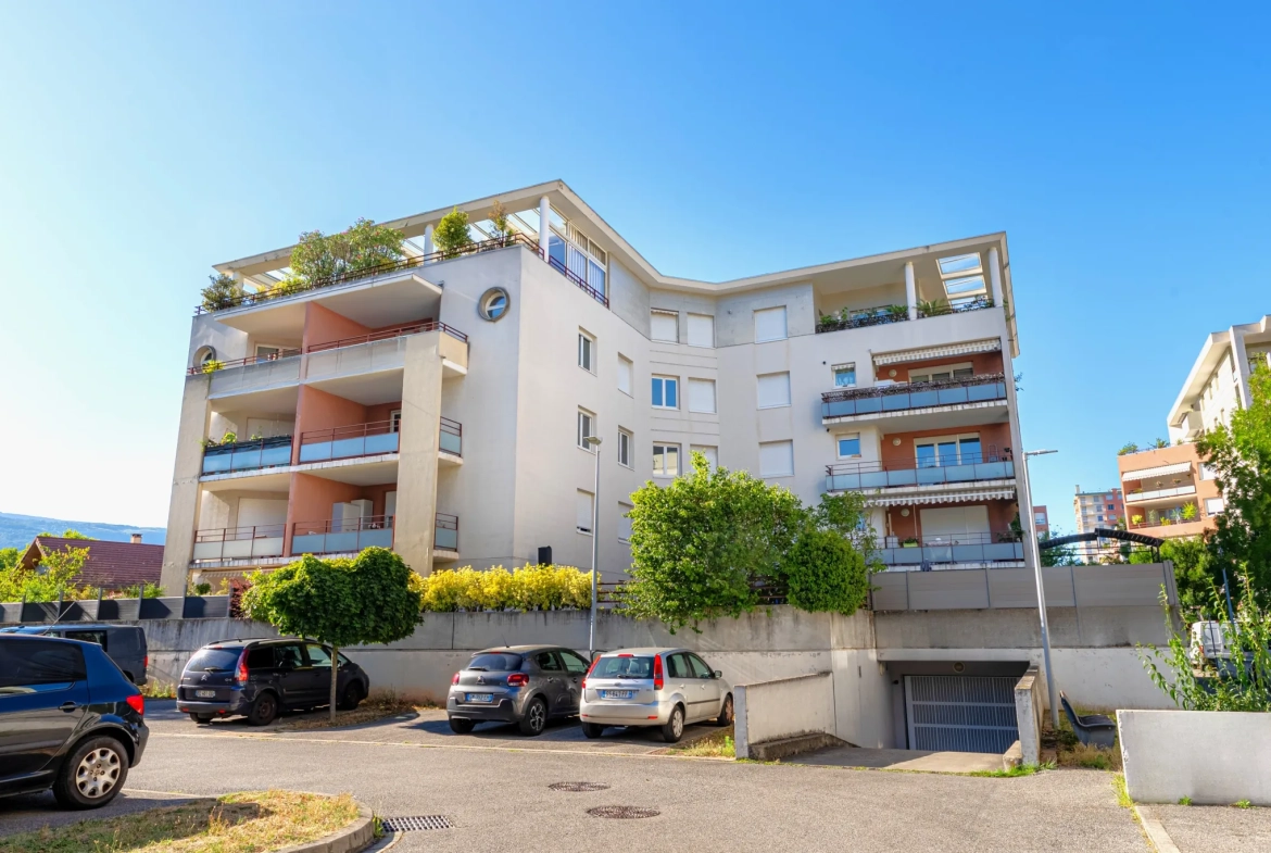 Appartement T5 avec Terrasse et Jardin à Échirolles - Quartier Frange Verte 