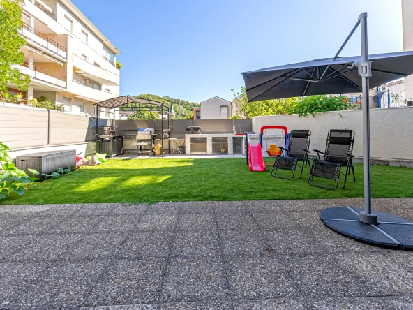 Appartement T5 avec Terrasse et Jardin à Échirolles - Quartier Frange Verte