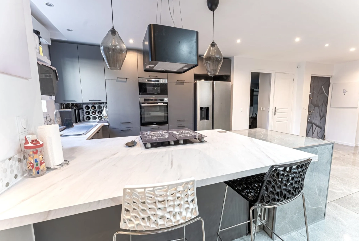 Appartement T5 avec Terrasse et Jardin à Échirolles - Quartier Frange Verte 