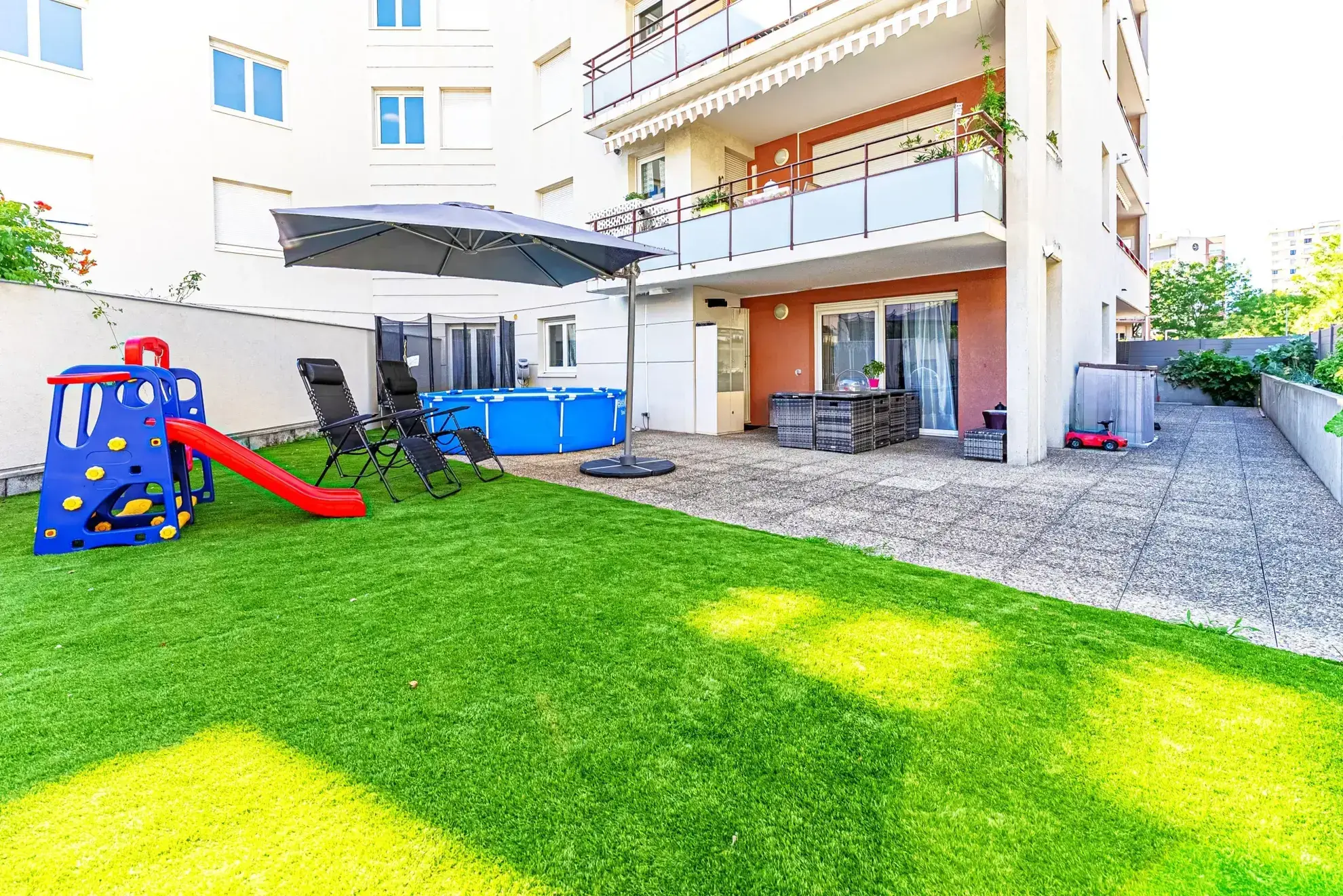 Appartement T5 avec Terrasse et Jardin à Échirolles - Quartier Frange Verte 