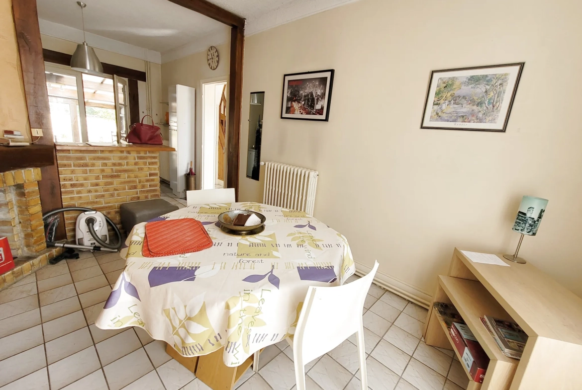 Maison de Ville à Sainte-Savine avec Jardin, Cave et Dépendance 